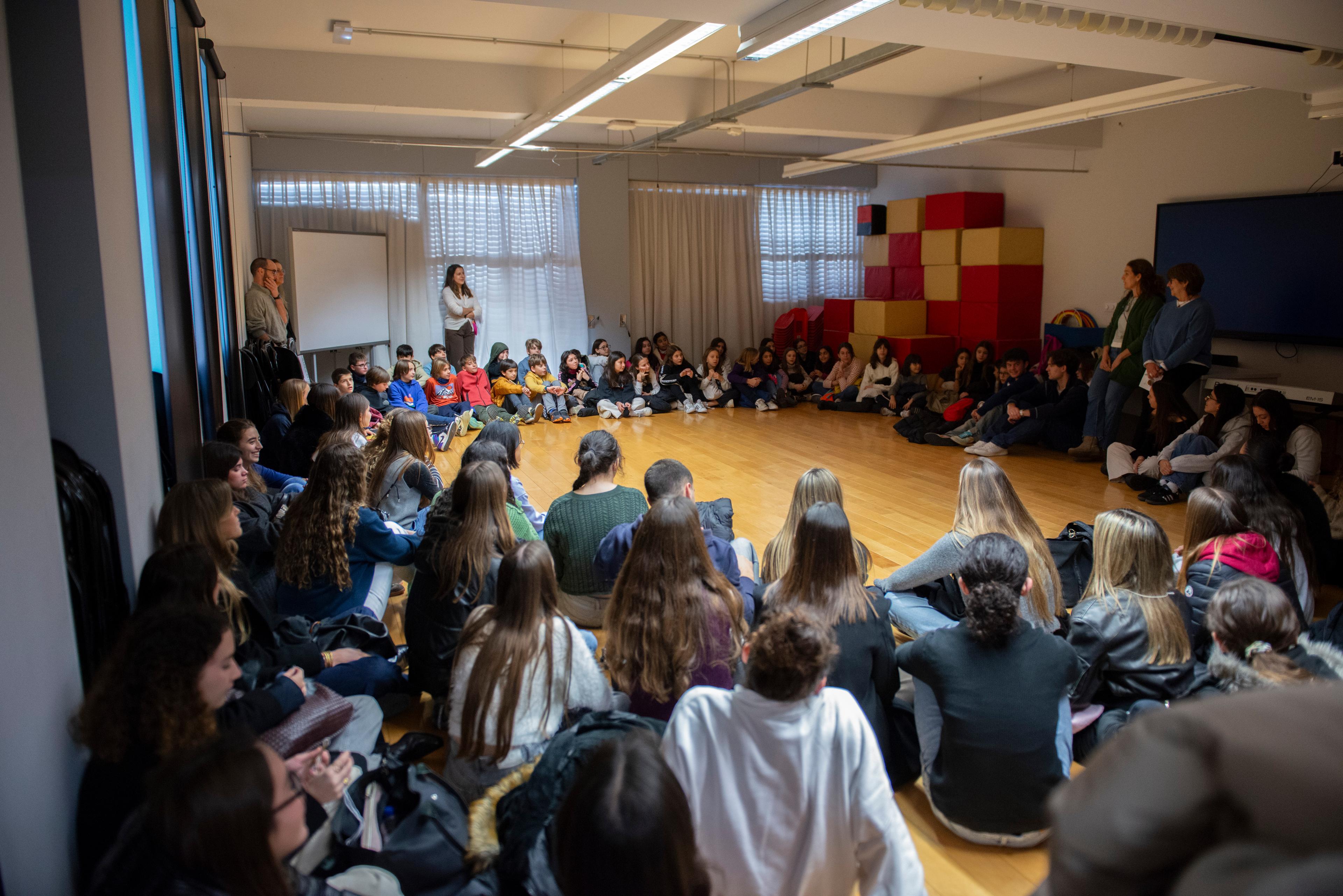 Escola Lurdes visita la Facultat