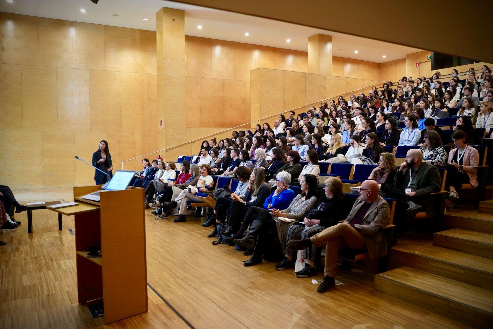 Estudiants i professors del Grau en Infermeria de Blanquerna en les V Jornades d'Estudiants de l'ADEIC 