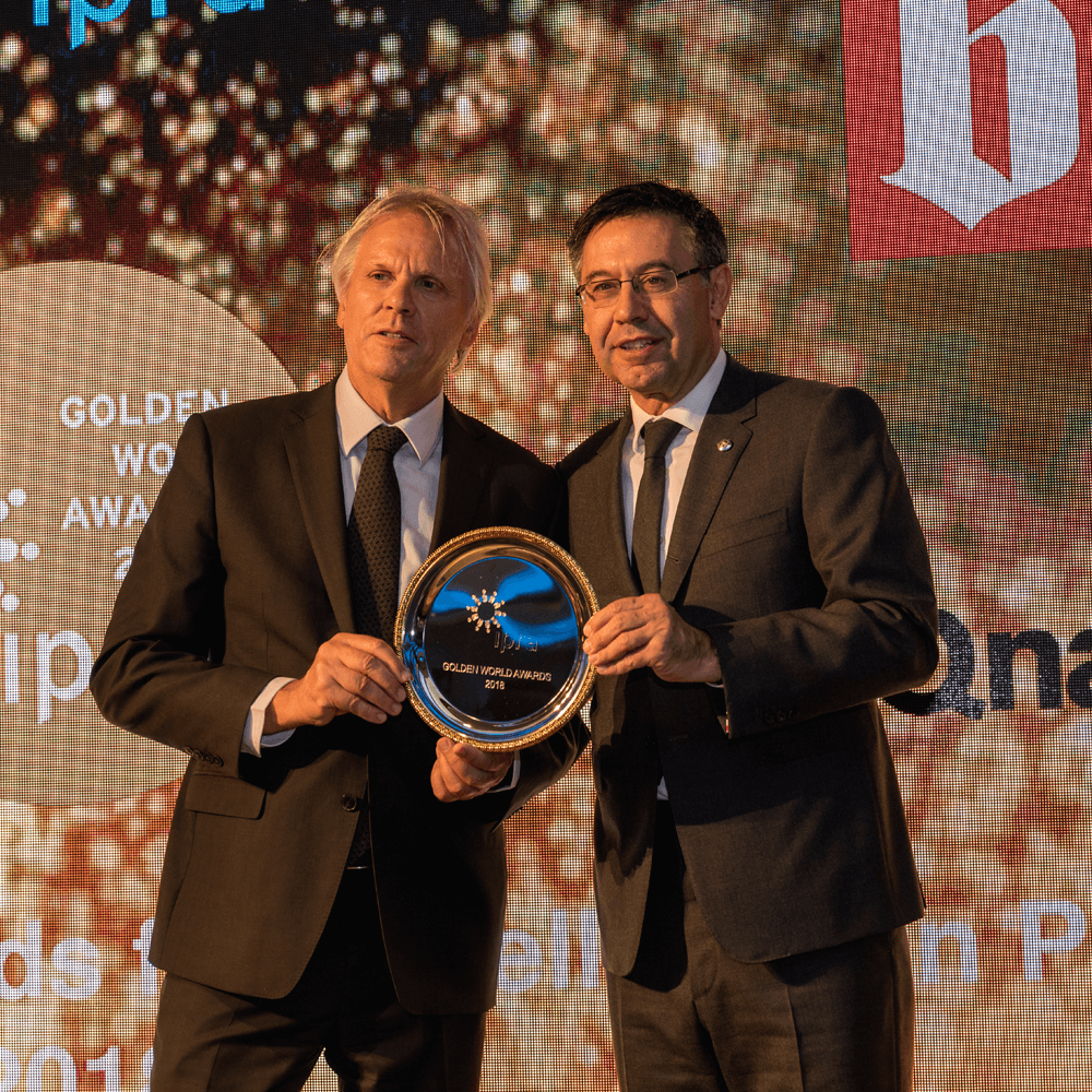 Josep M. Bartomeu, presidente del FC Barcelona, ​​recibe el IPRA Golden World Award 2018