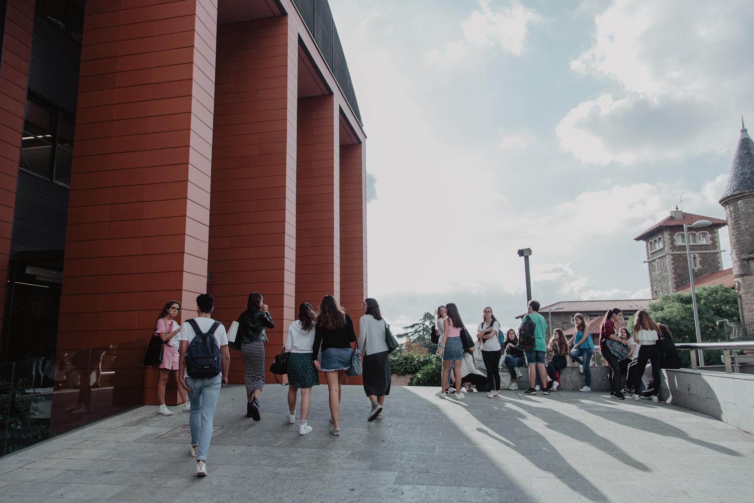 La Facultat, un dels primers centres a rebre la certificació SGIQ 