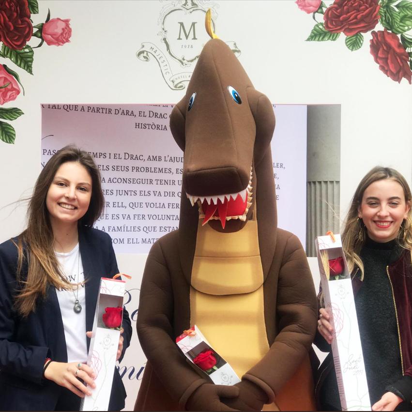 Paula Estarlich y Judit Ricart, ganadoras del concurso «Una rosa por una causa» de la Fundación IReS