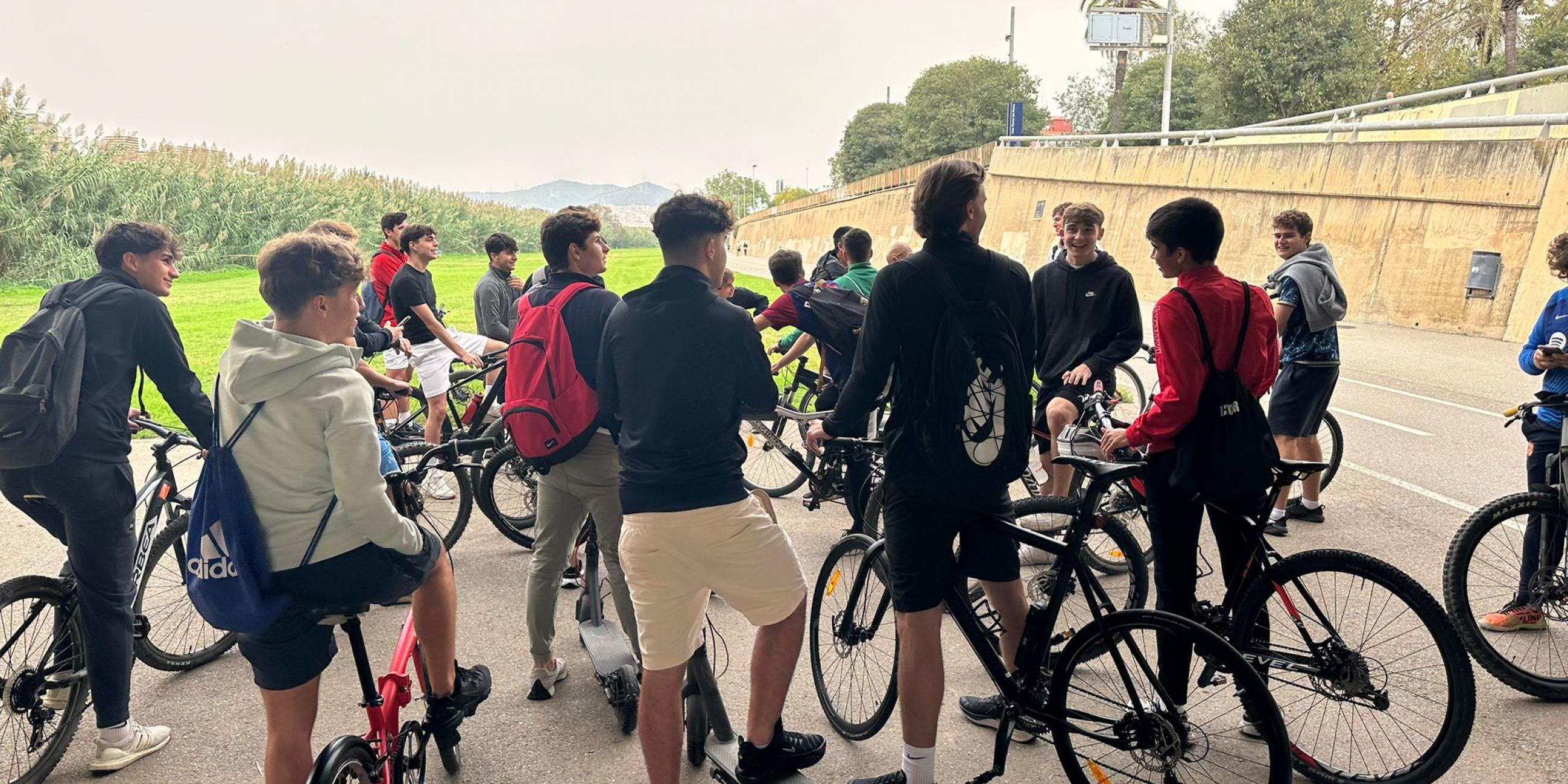 El grup de Gestió Esportiva durant la sortida en bicicleta