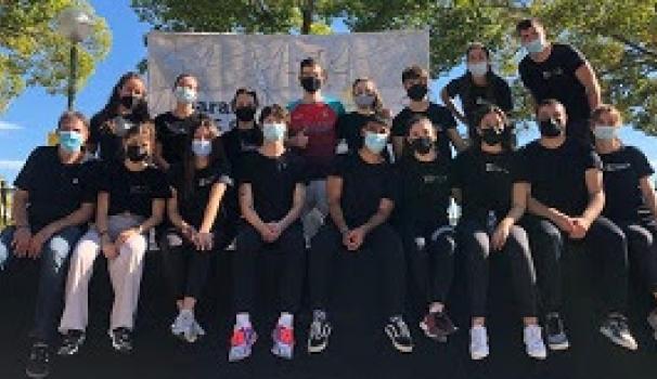 Un grupo de estudiantes de la Facultad colabora en el servicio de fisioterapia de la Media Maratón de Collserola